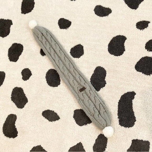 Ugg Australia Small Dog Gray Cable Knit Pom Warm Luxe Soft Designer Logo Scarf - Picture 6 of 12